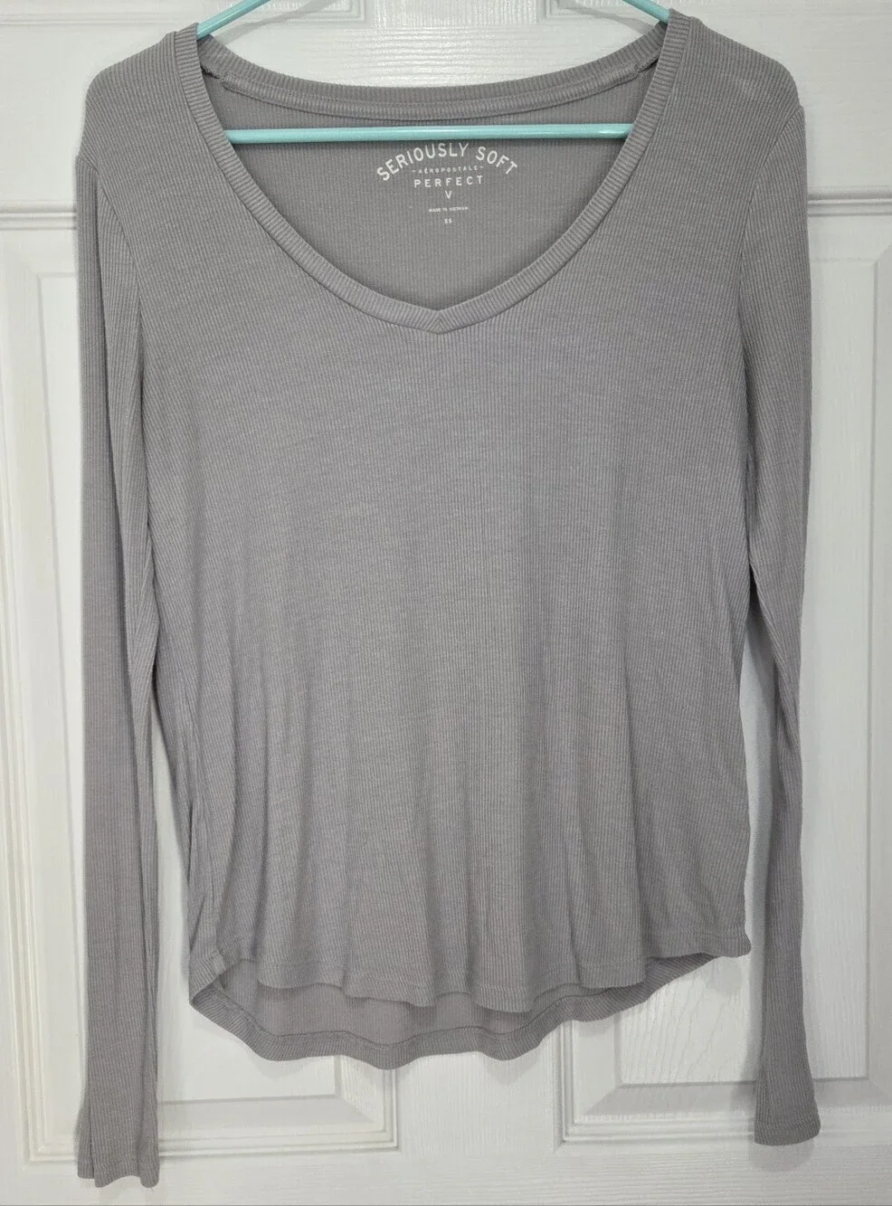 Aeropostale Seriously Soft Ribbed V-neck Long Sleeve Grey Top Size Extra Small